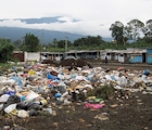 Pobreza y suciedad generalizada en Guinea Ecuatorial.