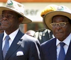 Obiang Nguema y Robert Mugabe, amigos y dictadores.